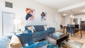 Luxury Apartment, Kitchen | Living area - Atlantic Station - AS-18H (Stamford)