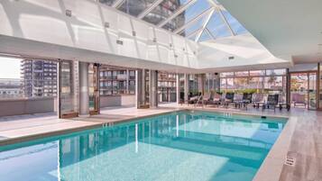 Hồ bơi trong nhà