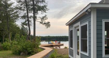 Bright, beautifully renovated lake-front cottage just north of Huntsville.