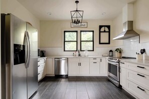 Fridge, oven, stovetop, dishwasher