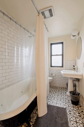 Shower, hair dryer, towels