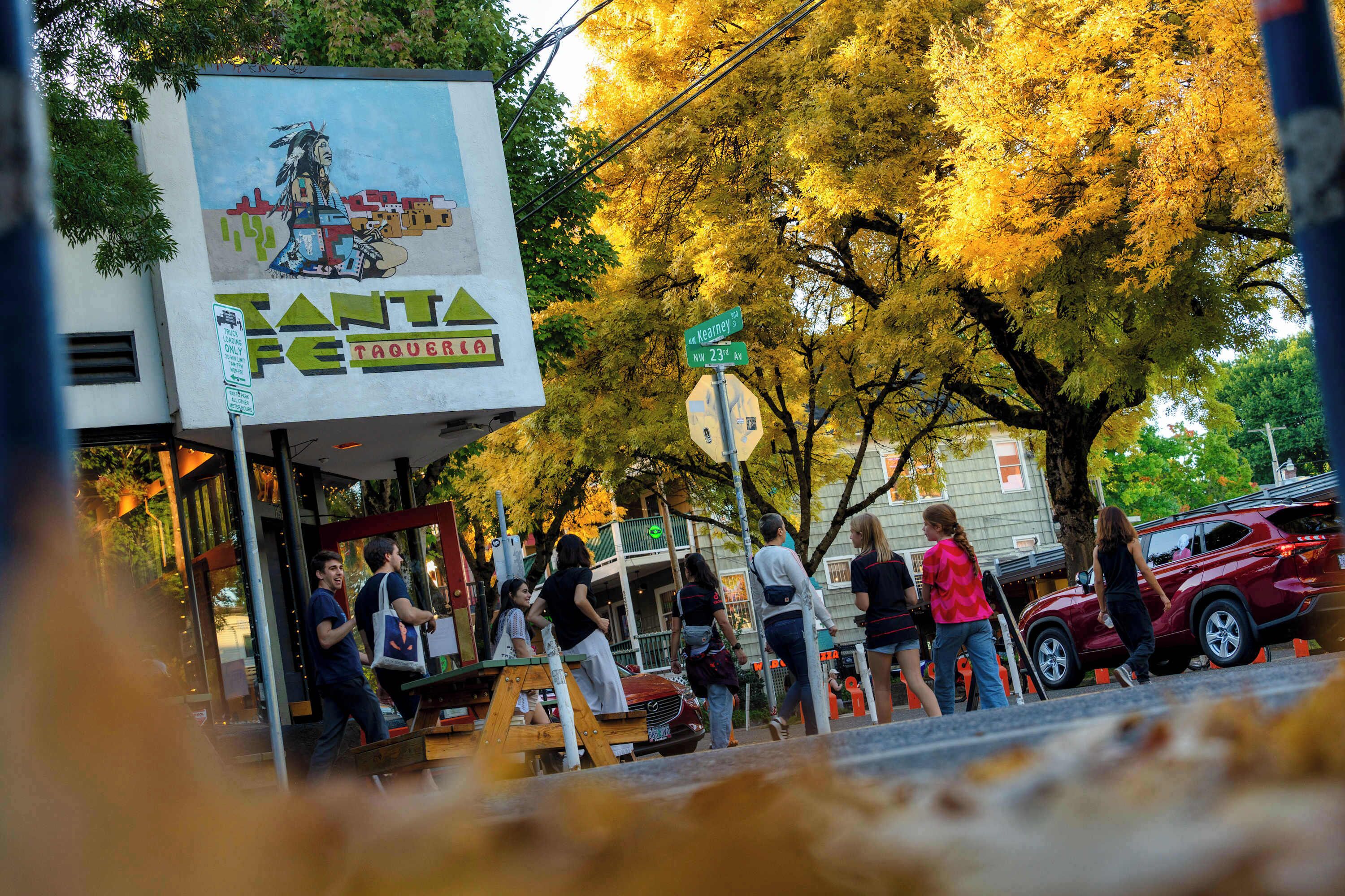 A street scene with a taco stand named 'Tanta Fe' and a sign for 'Keamiel Ave'.