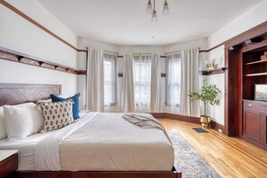 2 bedrooms, iron/ironing board, travel cot, WiFi