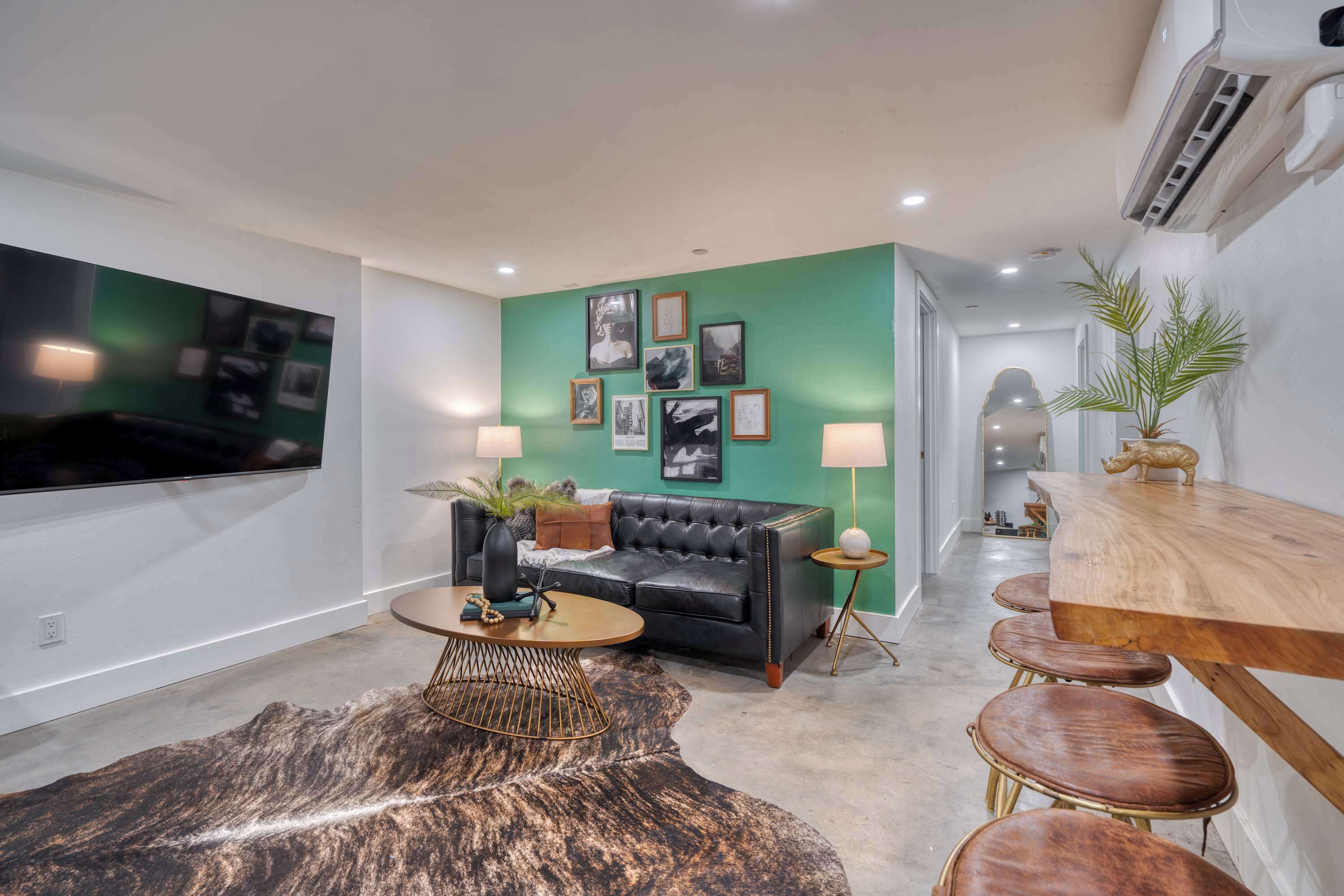 Televisión y oficina 