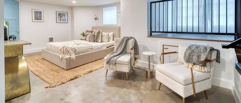 2 bedrooms, iron/ironing board, travel cot, WiFi