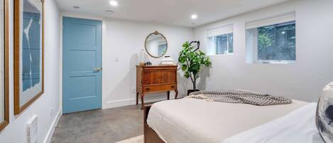 2 slaapkamers, een strijkplank/strijkijzer, reisbedje, wifi