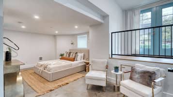 2 slaapkamers, een strijkplank/strijkijzer, reisbedje, wifi