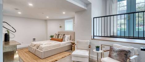 2 slaapkamers, een strijkplank/strijkijzer, reisbedje, wifi