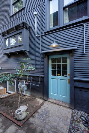 تفاصيل الفندق من الخارج