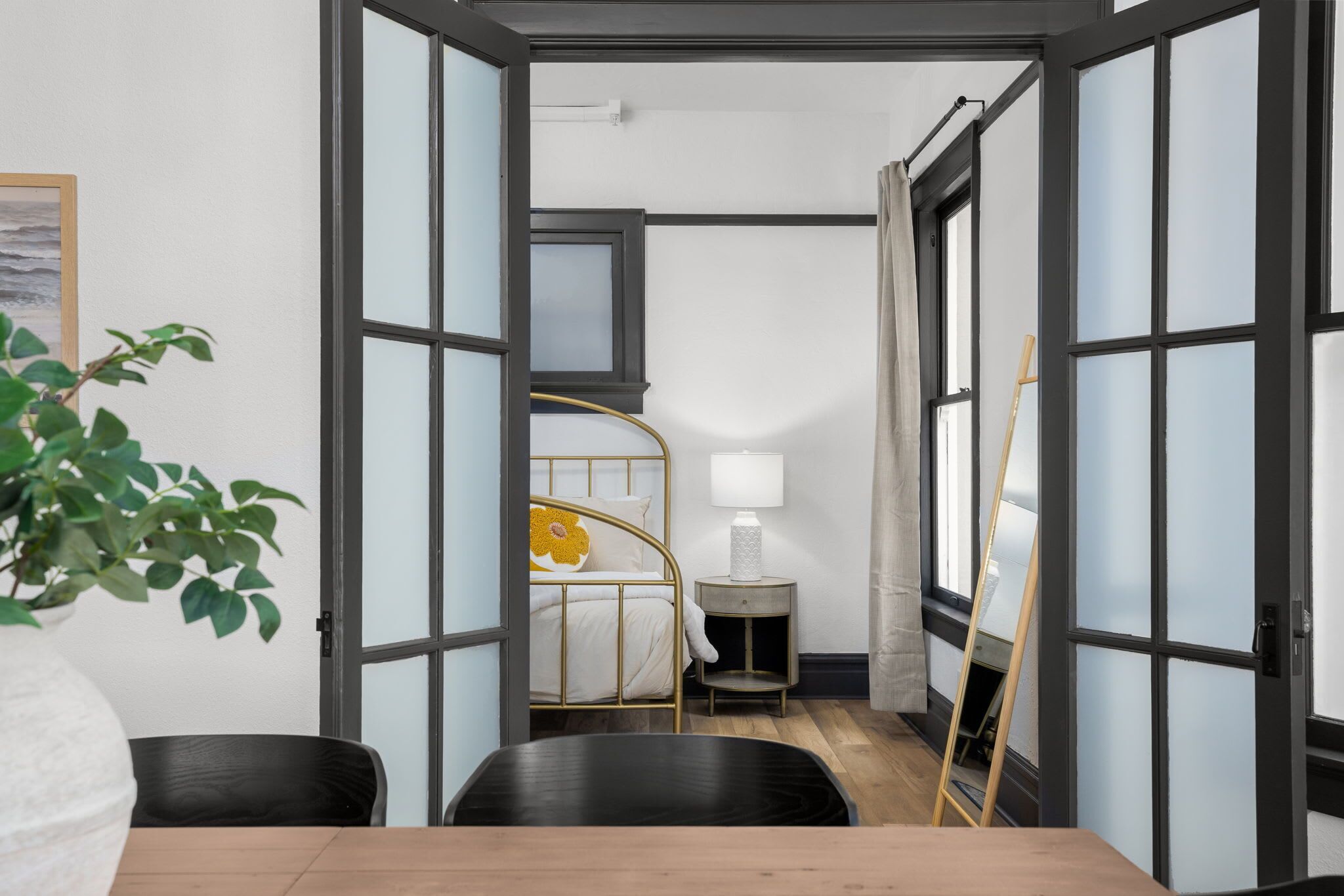 4 habitaciones, tabla de planchar con plancha, cuna de viaje y wifi 