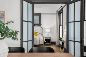 4 chambres, fer et planche à repasser, lit parapluie, Wi-Fi