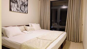 3 bedrooms, iron/ironing board, WiFi, bed sheets