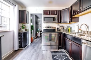 Deluxe Apartment, Kitchen | Private kitchen | Coffee/tea maker, toaster, rice cooker, high chair - Jungle Casa Uno (Columbus)