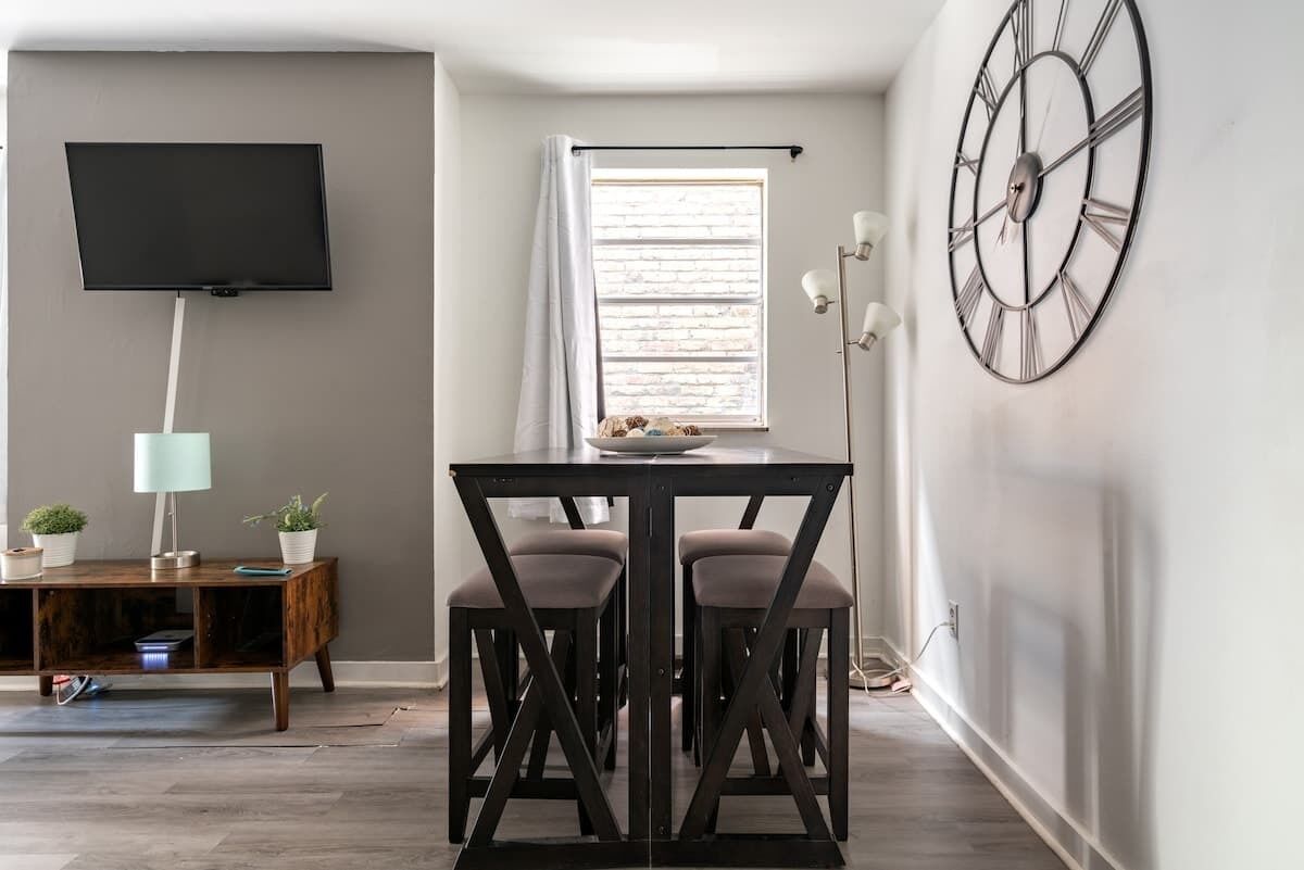 Deluxe Apartment, Kitchen | In-room dining
