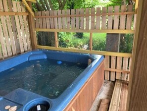 Bain à remous extérieur