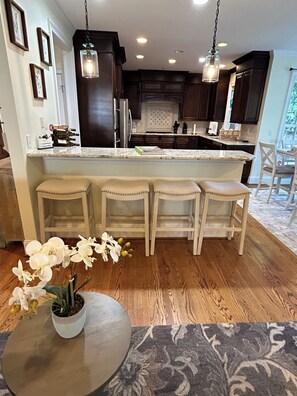 Interior - Spacious Executive Home-5 min to Uptown-Children’s Amenities-Huge Outdoor Space! (Charlotte)