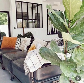 Interior - Architect-designed villa with heated, unoverlooked pool (Saint-Palais-sur-Mer)