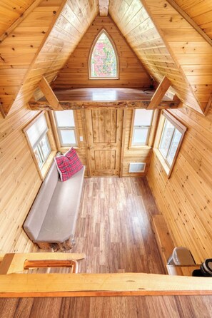 TV, offices - Farmhouse + Tiny Home Village | 7BR/5BA| Sleeps 14 (Portland)