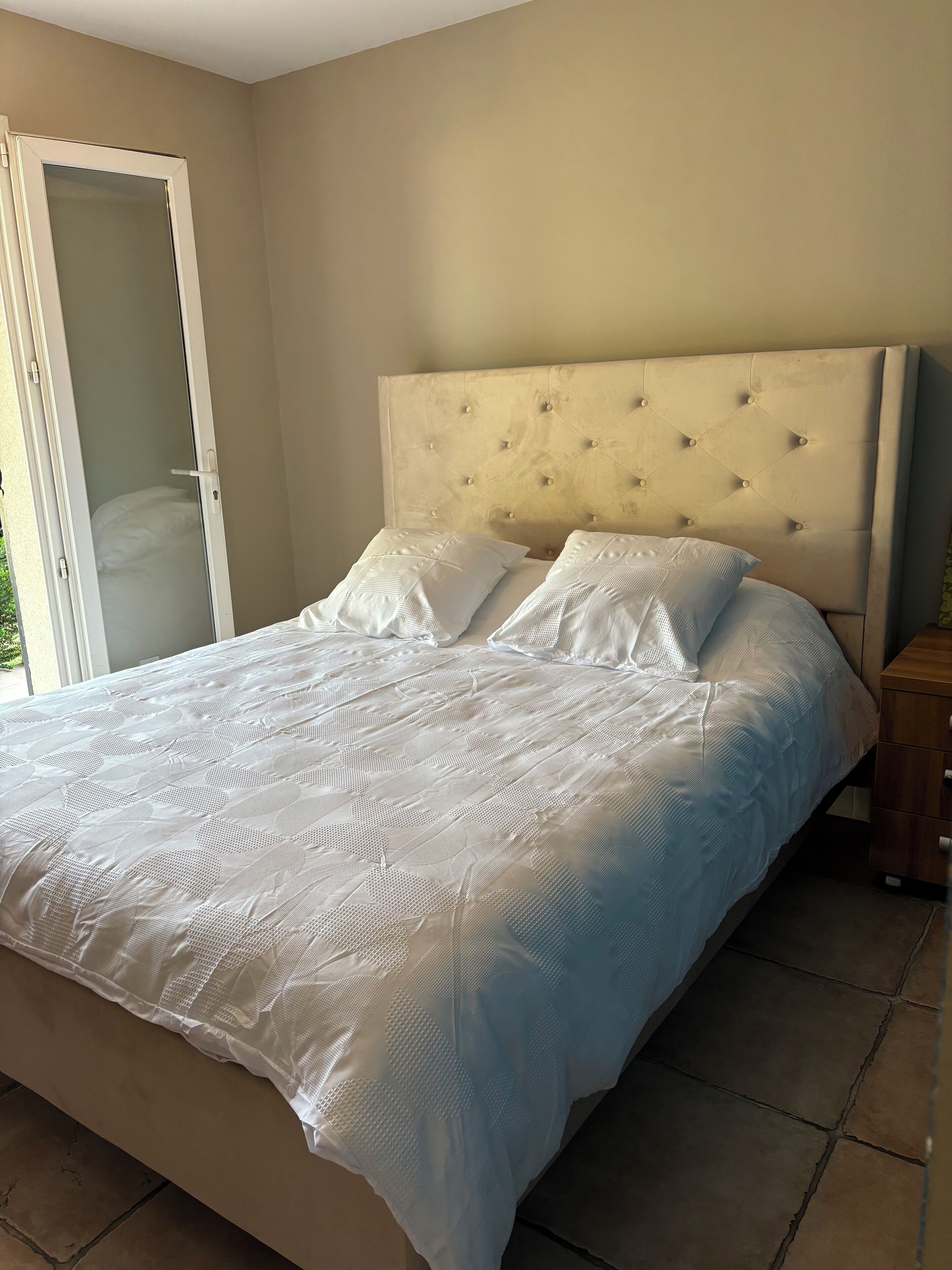 4 bedrooms, bed sheets