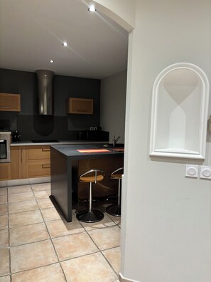 Micro-ondes, four, plaque de cuisson