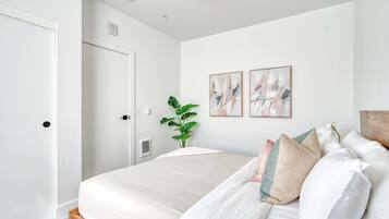 6 habitaciones, tabla de planchar con plancha, cuna de viaje y wifi