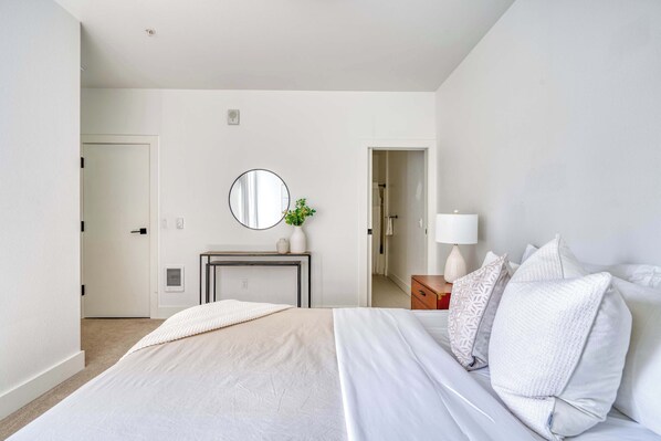 6 bedrooms, iron/ironing board, travel cot, WiFi