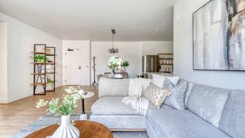 Een televisie en een kantoor