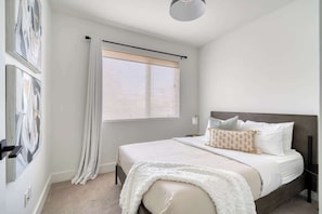 6 habitaciones, tabla de planchar con plancha, cuna de viaje y wifi