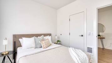 2 bedrooms, iron/ironing board, travel cot, WiFi