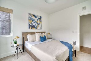 6 chambres, fer et planche à repasser, lit de bébé portatif, Wi-Fi
