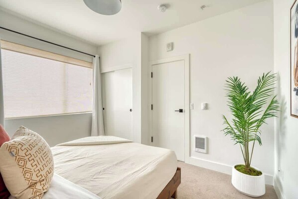 6 habitaciones, tabla de planchar con plancha, cuna de viaje y wifi