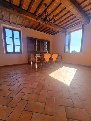 Dining - The crete senesi (Asciano)