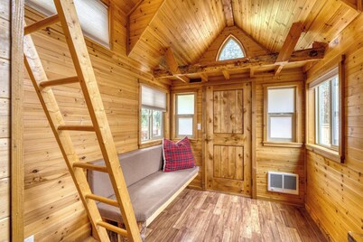 The Timber Nook  • Rustic Charm • Walkable Location