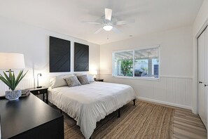 5 bedrooms, desk, iron/ironing board, travel crib