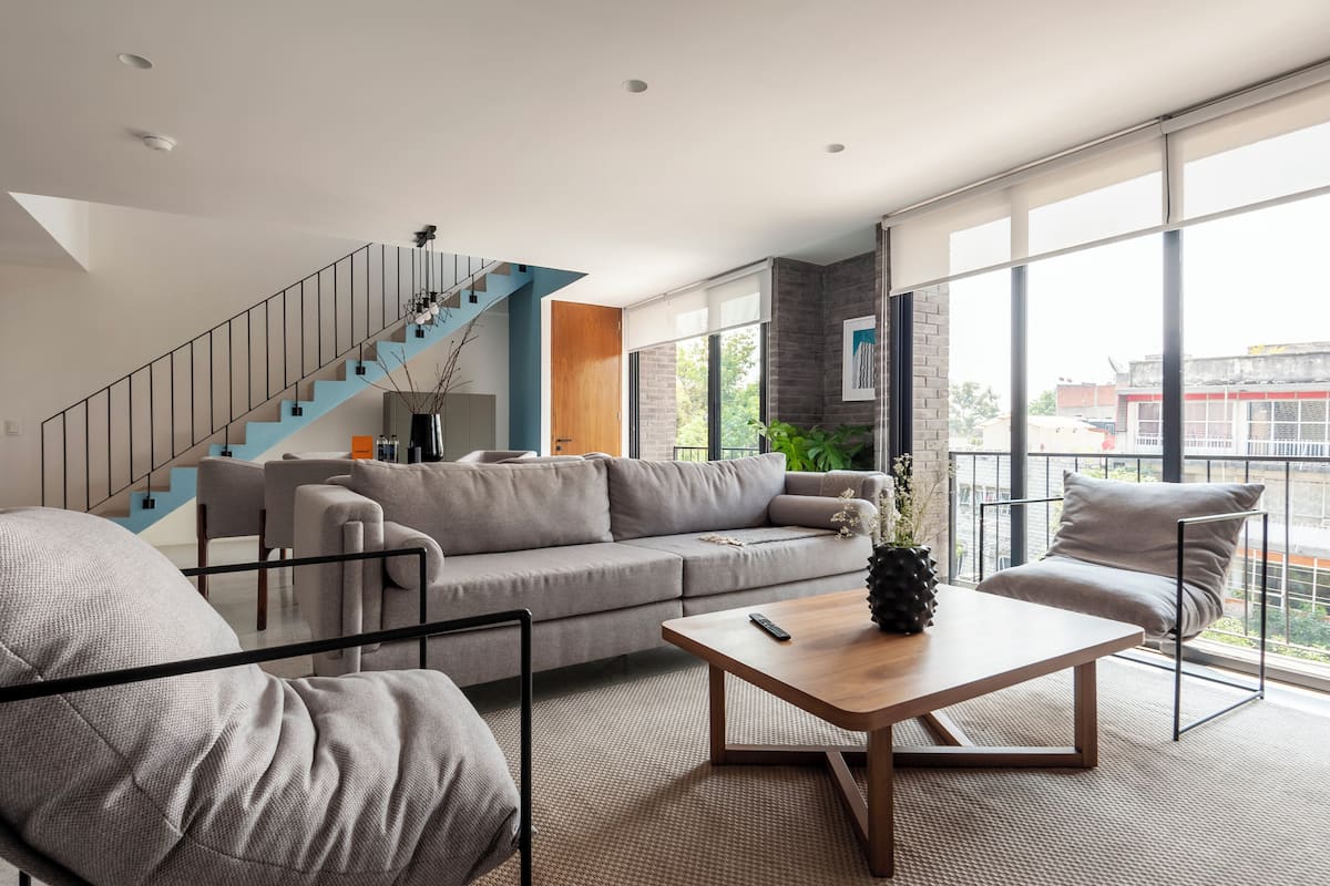 Apartment, 2 Schlafzimmer, Balkon (7) | Wohnbereich | 40-Zoll-Smart-TV mit Kabelempfang
