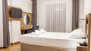 Comfort Room | Minibar (some free items), in-room safe, desk, laptop workspace - QUERENCİA Suit Hotel (Ardesen)