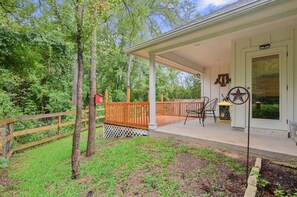 Terrace/patio - 3BR / 2 Bath / Fenced in yard with Deck (College Station)