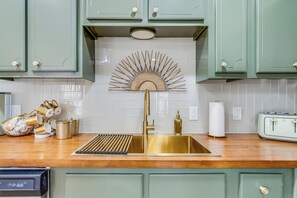 Private kitchen - Rise ☼ a PRIME 3/1.5 unit, walk to Forsyth Park! (Savannah)