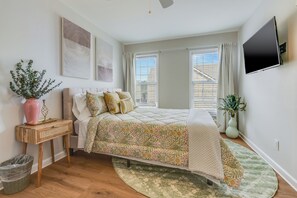 3 bedrooms, iron/ironing board, WiFi, bed sheets