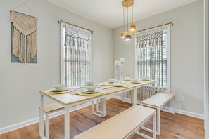 Dining - Rise ☼ a PRIME 3/1.5 unit, walk to Forsyth Park! (Savannah)