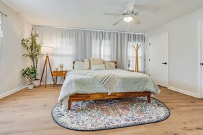 3 bedrooms, iron/ironing board, WiFi, bed sheets - Rise ☼ a PRIME 3/1.5 unit, walk to Forsyth Park! (Savannah)