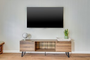 Interior - Rise ☼ a PRIME 3/1.5 unit, walk to Forsyth Park! (Savannah)