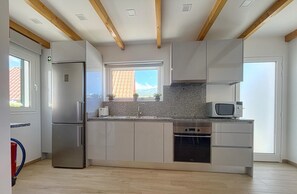 雪櫃、微波爐、焗爐、爐具