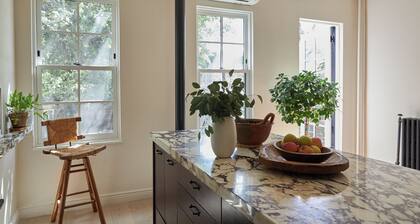 Charming 3-bedroom house with WiFi and AC in beautiful Brooklyn