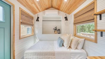 1 bedroom, iron/ironing board, travel cot, WiFi