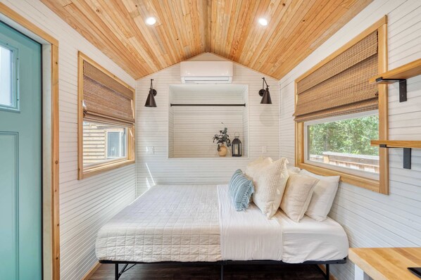 1 habitación, tabla de planchar con plancha, cuna de viaje y wifi