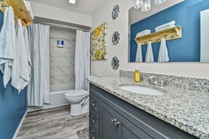 Hair dryer, towels, soap, shampoo - Colorful, Fun-Filled Condo - 5 Minutes to SDC (Branson West)