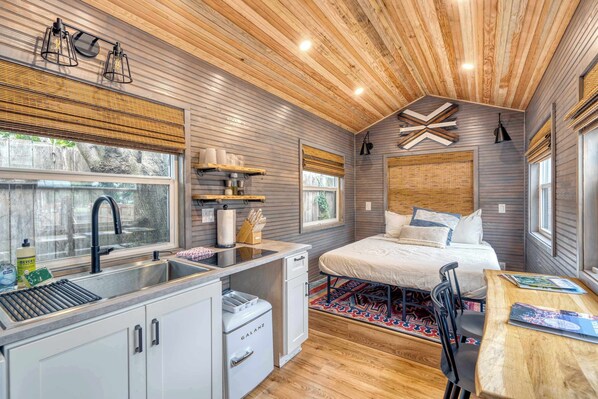 1 habitación, tabla de planchar con plancha, cuna de viaje y wifi 