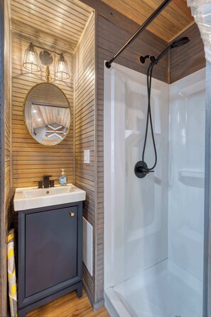 Shower, hair dryer, towels, shampoo