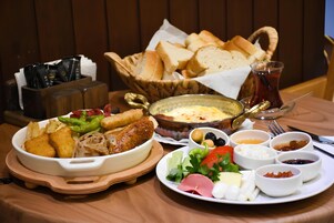 Free daily buffet breakfast